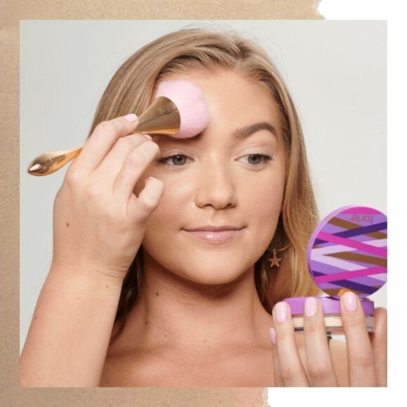 Tarte Shape Tape Setting Powder in Tan Translucent - Picture 7 of 13